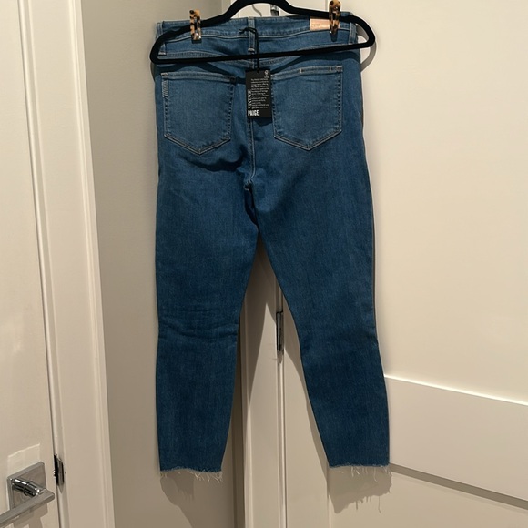 Paige Hoxton crop in bistro distressed - Picture 9 of 9